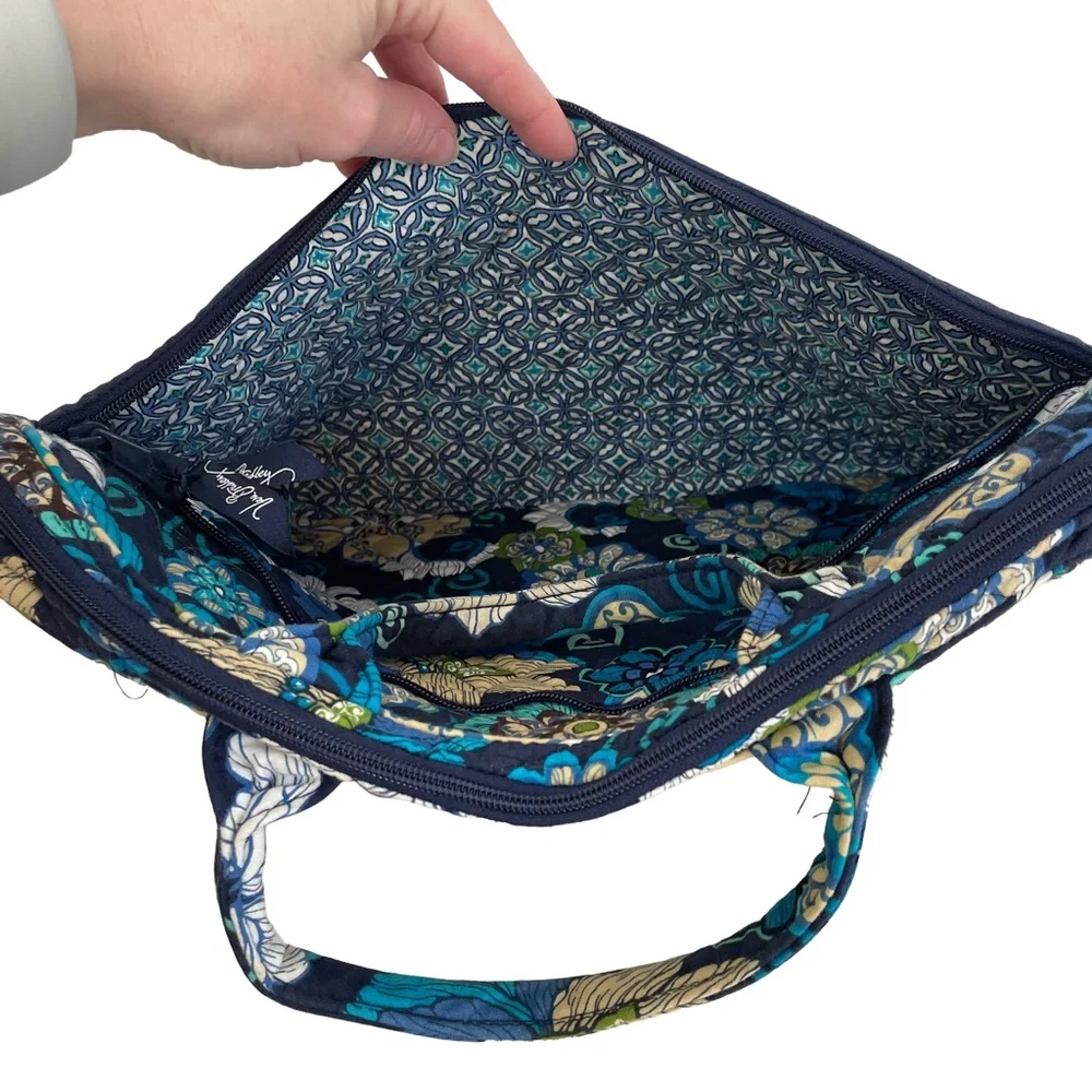 Vera Bradley Laptop Bag Blue Floral Quilted 14.5x11.5 with Zipper Pocket - Picture 4 of 6